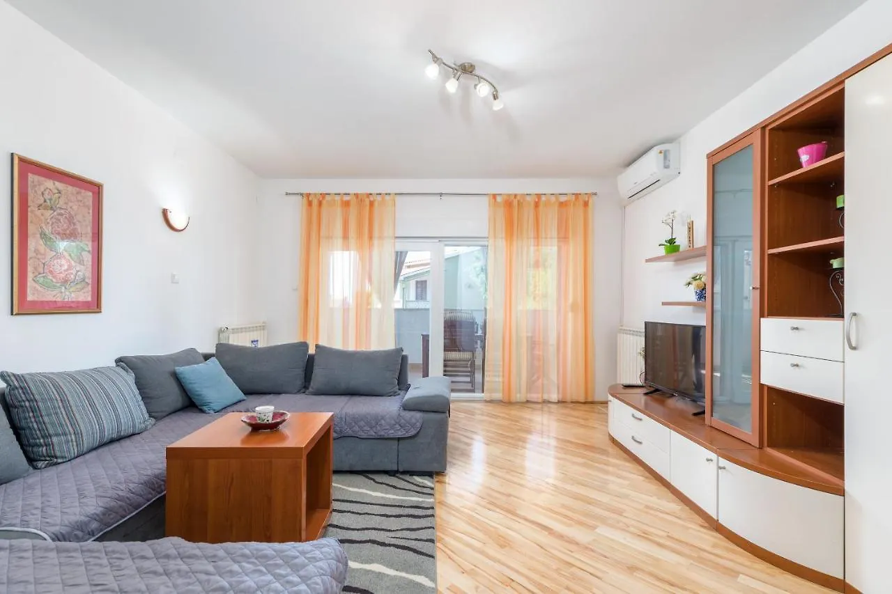 Apartments Lora Pula