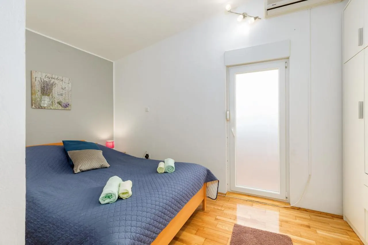 Apartments Lora Pula 0*,  Croatia