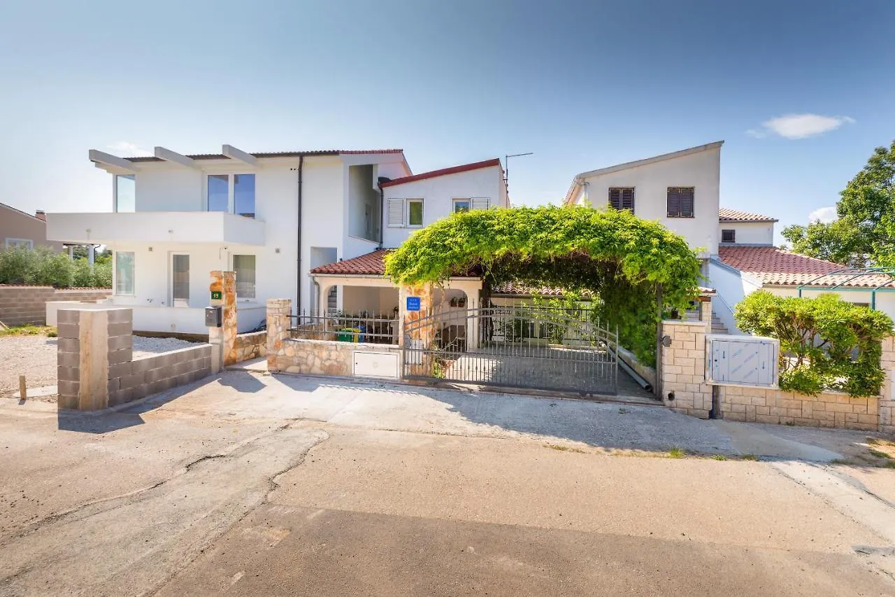 Apartments Lora Pula