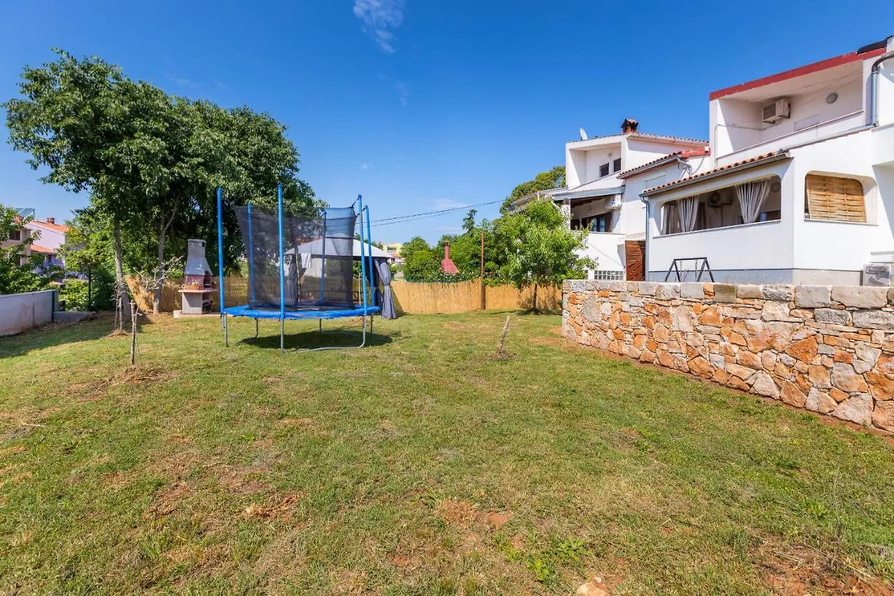 Apartments Lora Pula