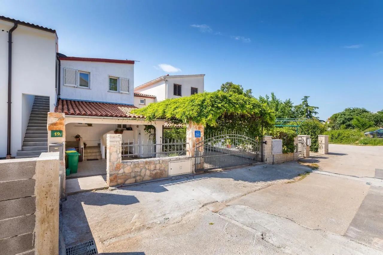 Apartments Lora Pula